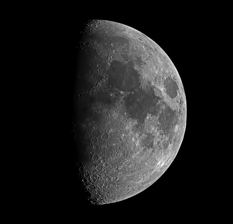 BRESSER Spica-II 130/1000 EQ3 Reflector Telescope with Smartphone Adapter & Solar Filter - Image 9